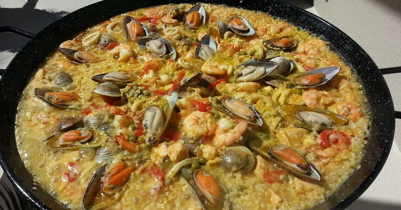 Les ingrédients d'une paella valencienne authentique