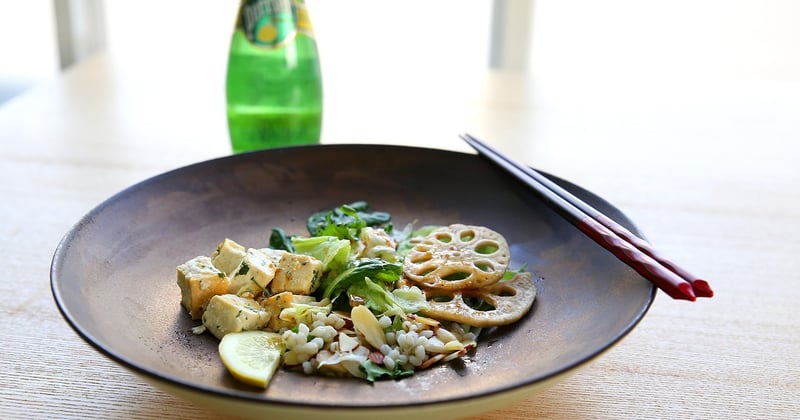 Salade de quinoa au tofu grillé : la recette saine et gourmande